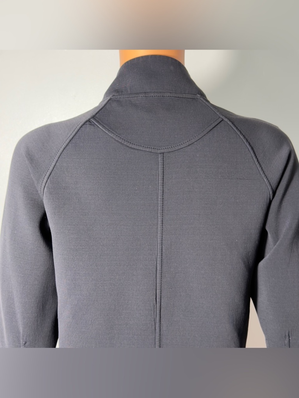 Lululemon Embrace The Space Jacket
Size 4 Black Relaxed Thermo
Regulating - Picture 5 of 12
